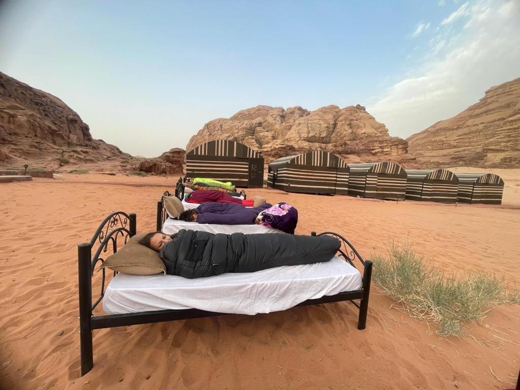 瓦迪拉姆 Bedouin Holidays Camp And Jeep Tours酒店 外观 照片