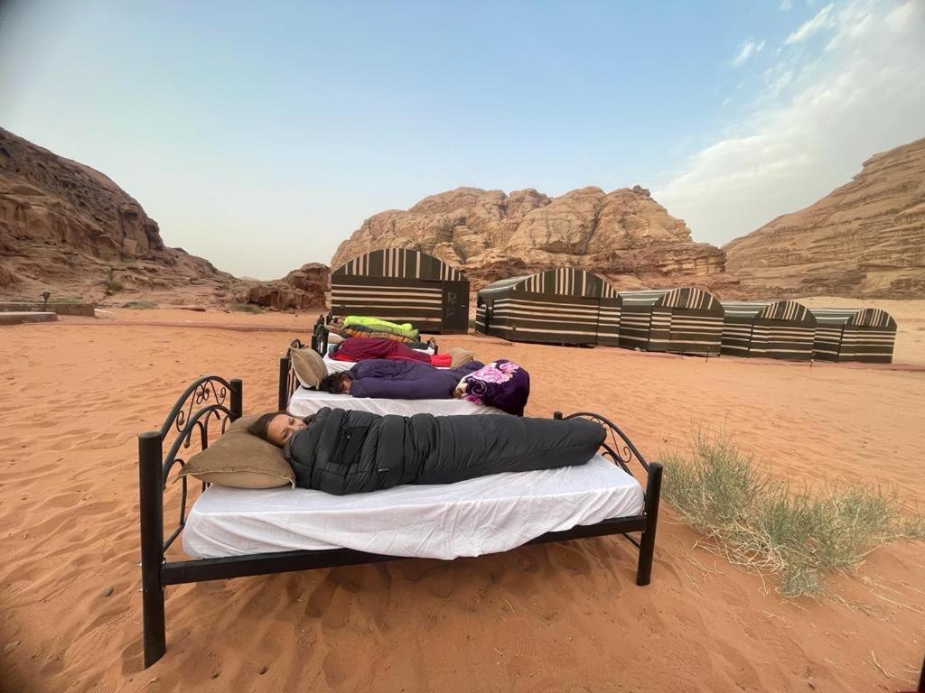 Bedouin Holidays Camp And Jeep Tours 瓦迪拉姆 外观 照片