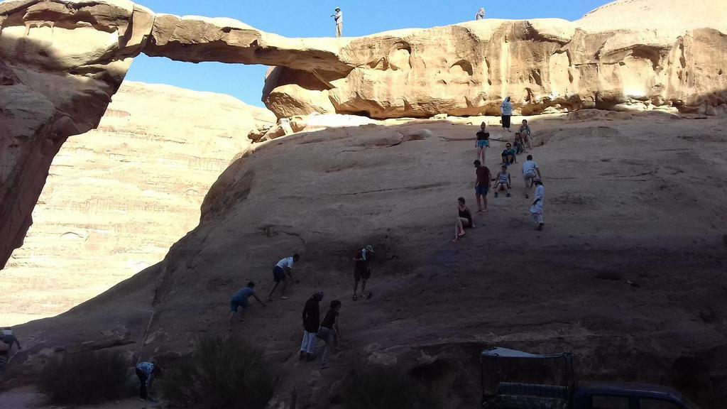 Bedouin Holidays Camp And Jeep Tours 瓦迪拉姆 外观 照片